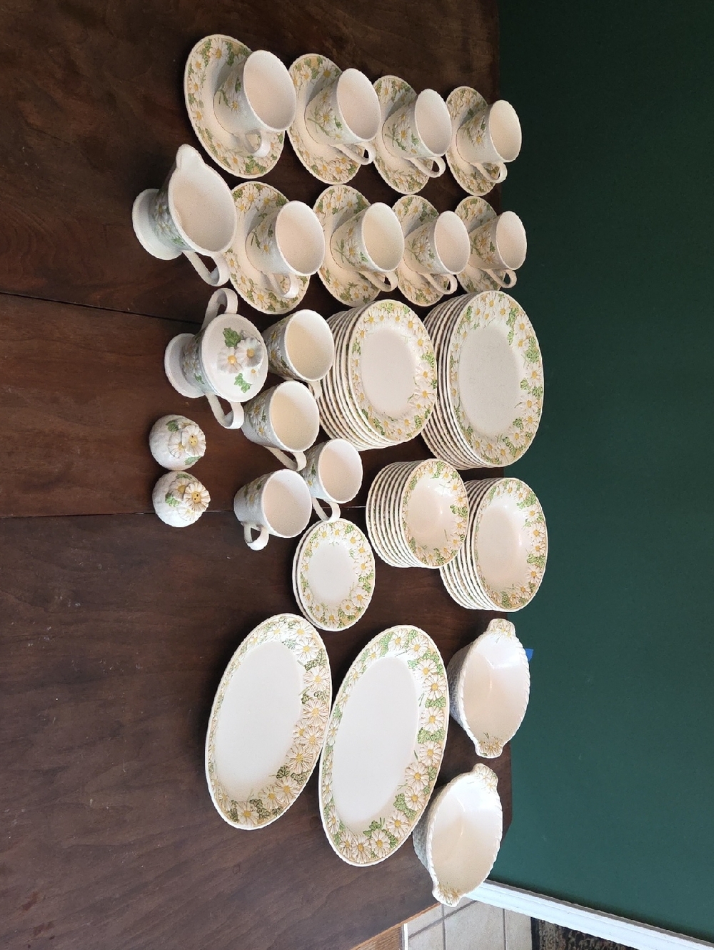 Vintage Metlox Poppytrail Sculptured Daisy Dinnerware Set Service for 8+ Califor